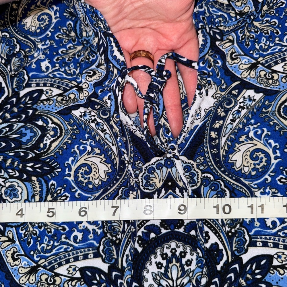 2 x 20$ White House Black Market Blue and Black Ornate Blouse Size M - Picture 6 of 7